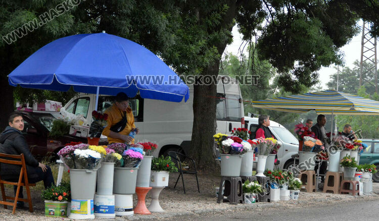Хасковлии отдадоха почит към мъртвите на Черешова задушница