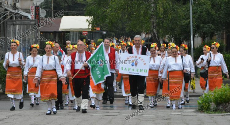900 фолклористи във фестивала „Хайдушка софра“ в Хасково