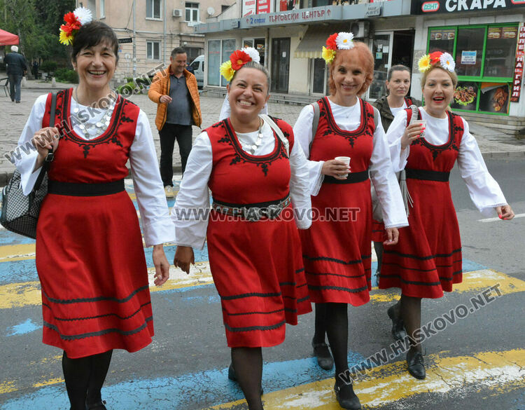 900 фолклористи във фестивала „Хайдушка софра“ в Хасково