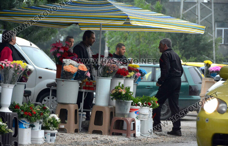 Хасковлии отдадоха почит към мъртвите на Черешова задушница