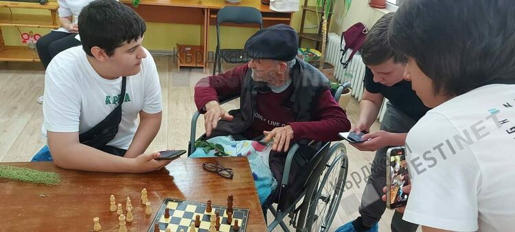 Ученици от Езиковата с проект „Аз живея тук и променям!