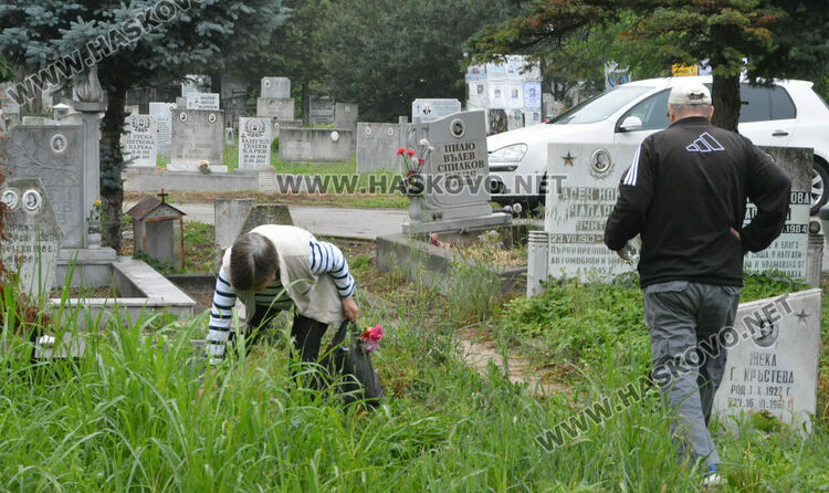 Хасковлии отдадоха почит към мъртвите на Черешова задушница