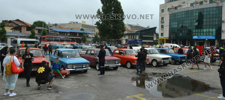 Национален събор на ретро коли Москвич в Хасково