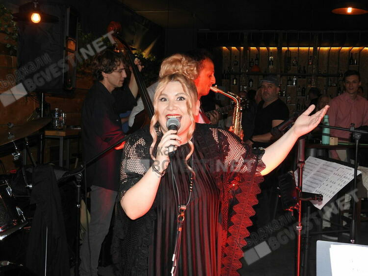 Щур купон на Джаз феста в Кърджали, фенове на музиката на крак пред талантите