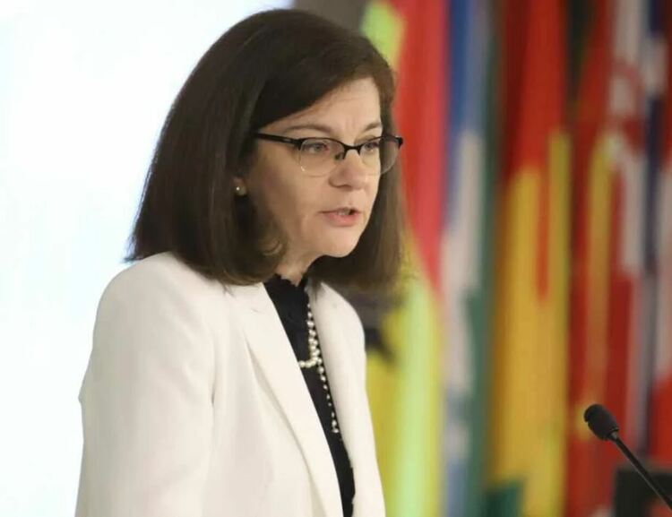 Министър Генчовска подава оставка в понеделник