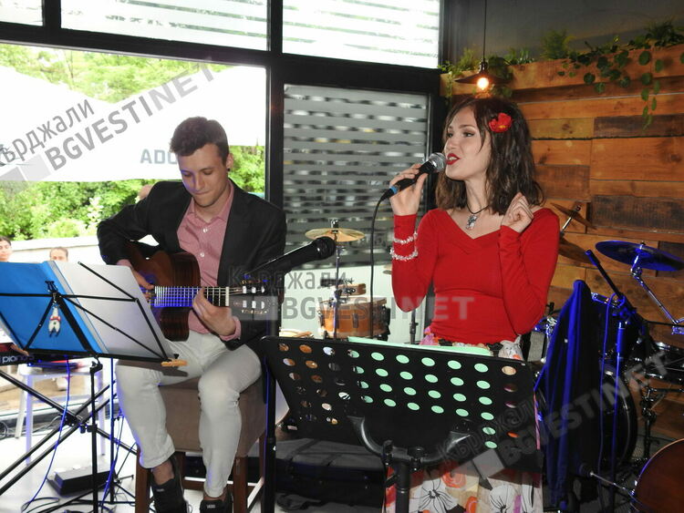 Щур купон на Джаз феста в Кърджали, фенове на музиката на крак пред талантите