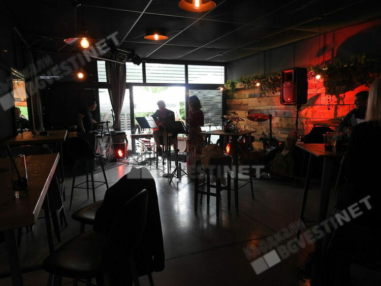 Щур купон на Джаз феста в Кърджали, фенове на музиката на крак пред талантите