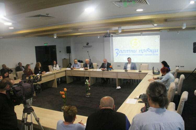 Министър Проданов : Около 6 млн. туристи очакваме това лято 