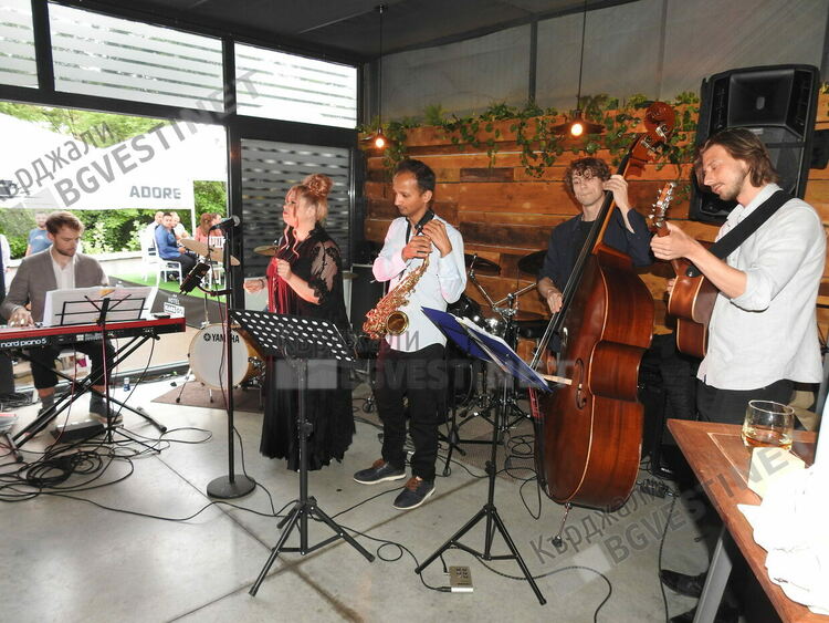 Щур купон на Джаз феста в Кърджали, фенове на музиката на крак пред талантите