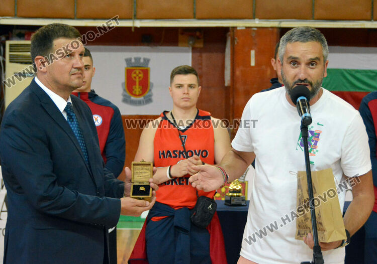 Посрещнаха баскетболните шампиони, целта им е “А” група