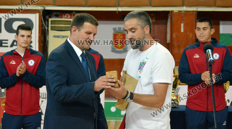 Посрещнаха баскетболните шампиони, целта им е “А” група