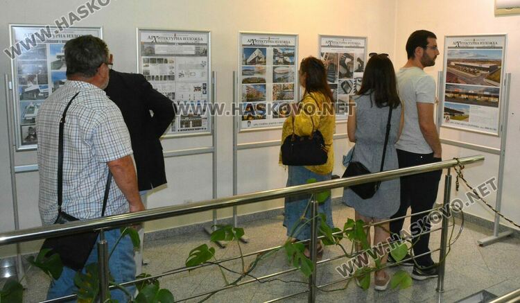 18 архитекти от Хасково подредиха проекти в галерия „Форум“