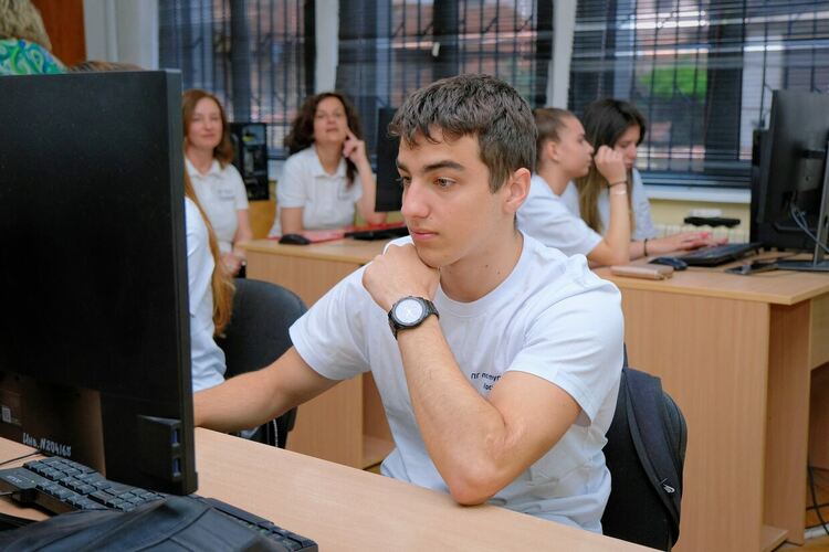 Гимназията по туризъм демонстрира иновативни уроци пред гости от три училища