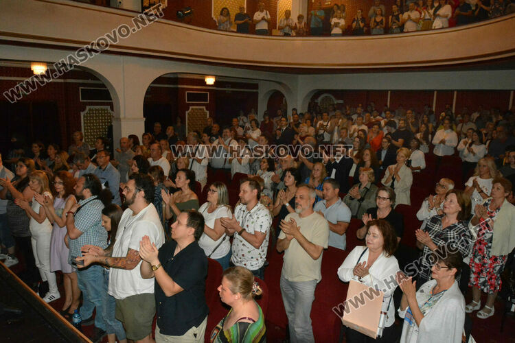 Министър Атанасов: От Хасково започна любовната ми афера с театъра, която ще продължи докато съм жив