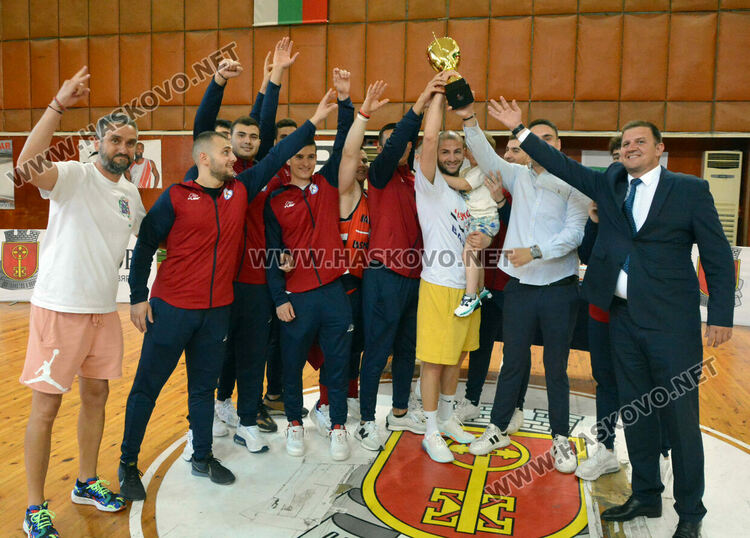 Посрещнаха баскетболните шампиони, целта им е “А” група