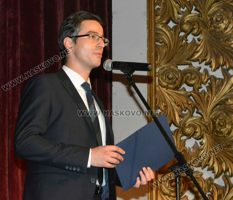 Министър Атанасов: От Хасково започна любовната ми афера с театъра, която ще продължи докато съм жив