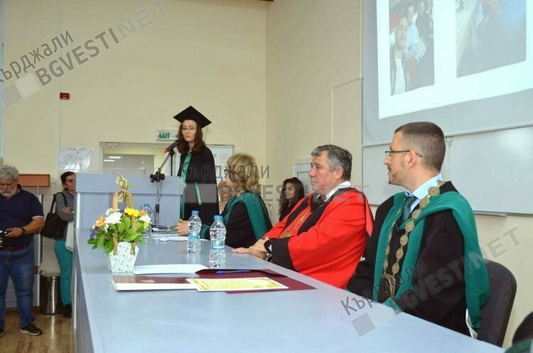 Наше момиче е първенец на випуска на Медицинския факултет в Стара Загора