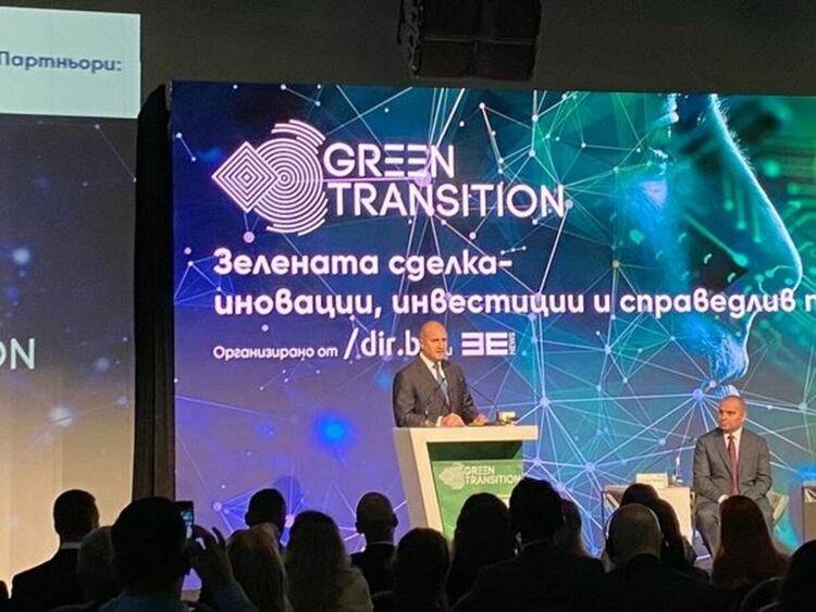 Кметът на Община Перник Станислав Владимиров и зам.-кметът Стефан Кръстев се срещнаха с еврокомисарят по сближаване и реформи