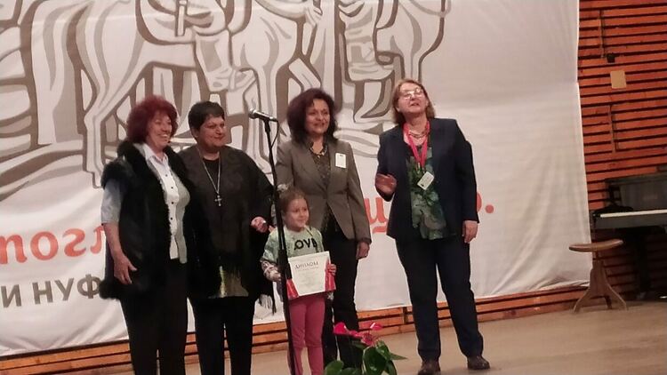 11 медала за „Зора-Зорничка“ от конкурса „Широка лъка пее, свири и танцува“.