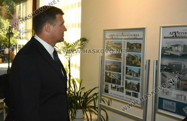 18 архитекти от Хасково подредиха проекти в галерия „Форум“