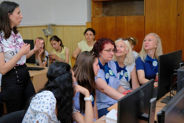 Гимназията по туризъм демонстрира иновативни уроци пред гости от три училища