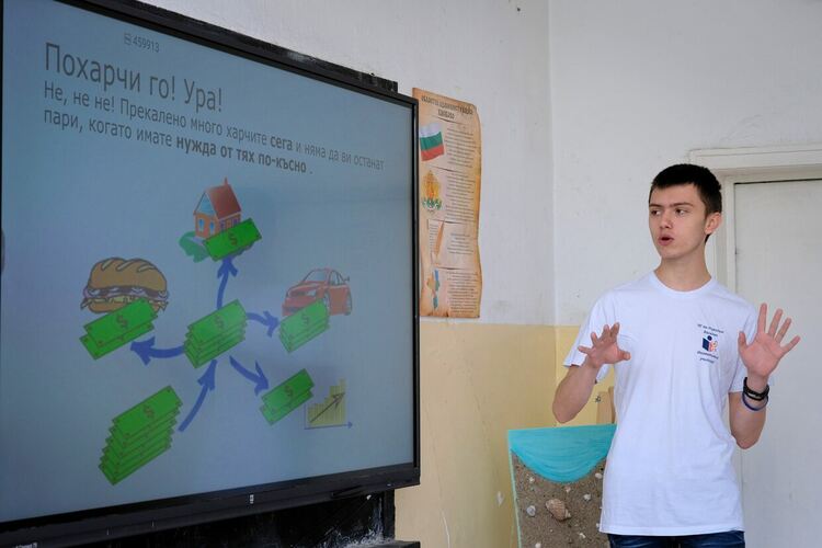 Гимназията по туризъм демонстрира иновативни уроци пред гости от три училища