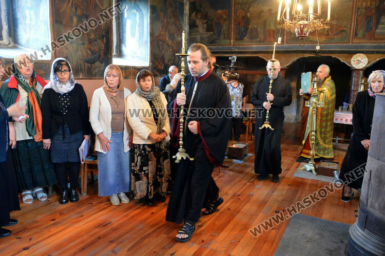 Свети Дух отбелязват миряните в с. Гарваново