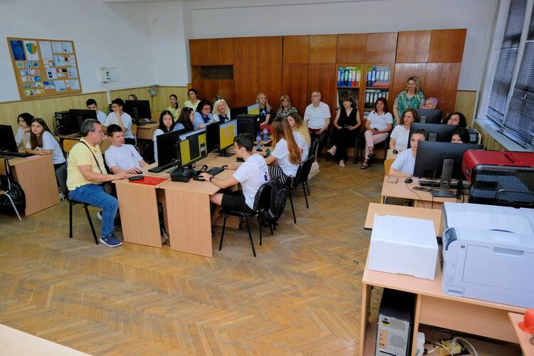 Гимназията по туризъм демонстрира иновативни уроци пред гости от три училища