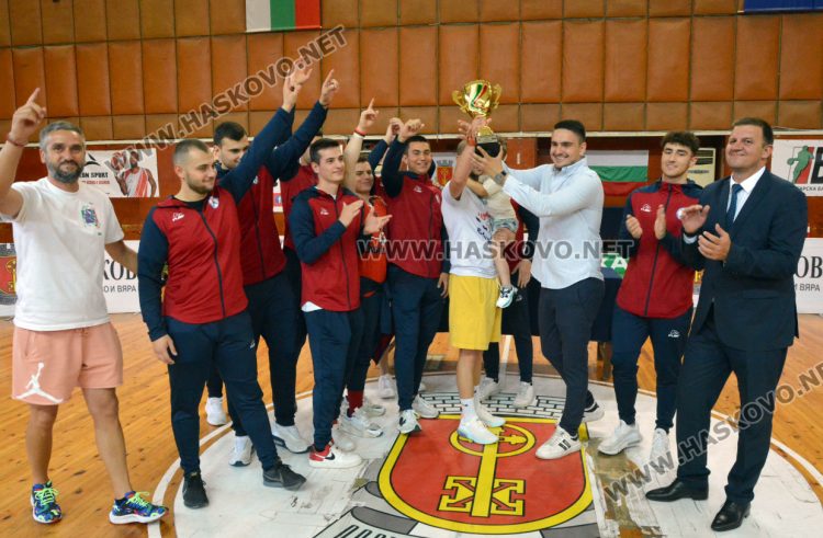Посрещнаха баскетболните шампиони, целта им е “А” група