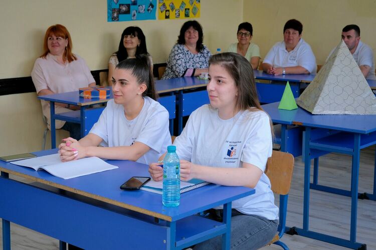 Гимназията по туризъм демонстрира иновативни уроци пред гости от три училища