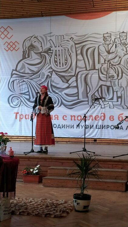 11 медала за „Зора-Зорничка“ от конкурса „Широка лъка пее, свири и танцува“.