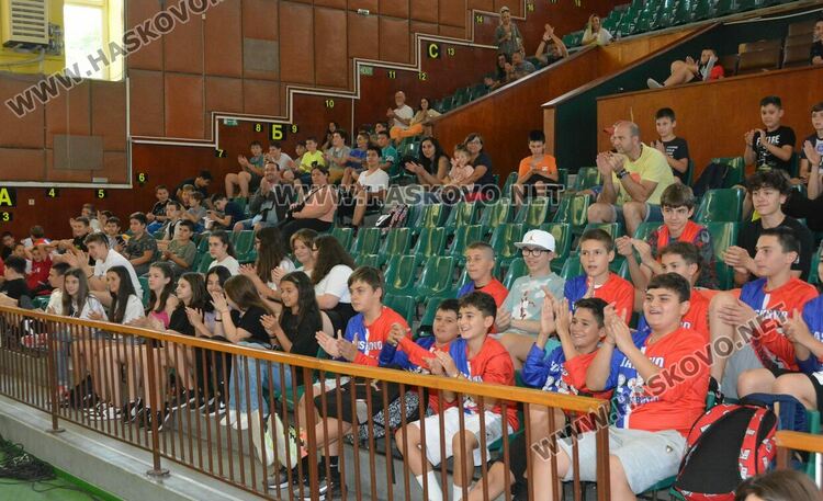 Посрещнаха баскетболните шампиони, целта им е “А” група