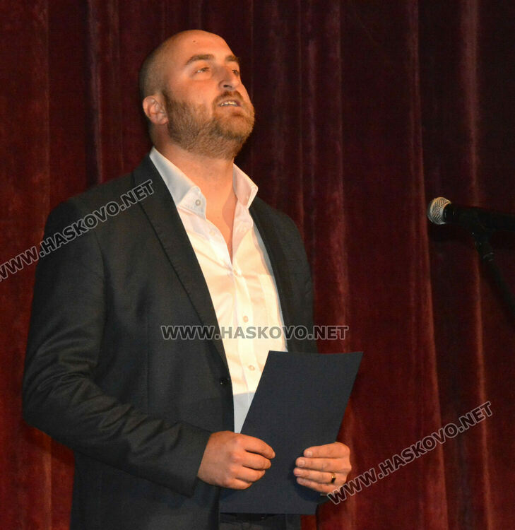 Министър Атанасов: От Хасково започна любовната ми афера с театъра, която ще продължи докато съм жив