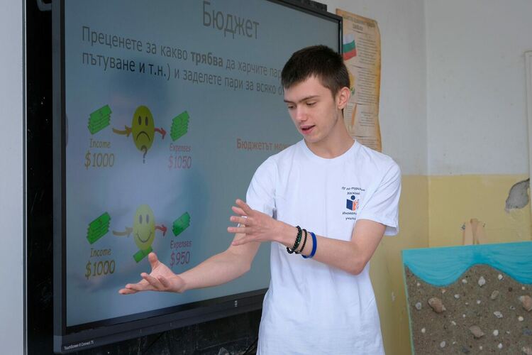 Гимназията по туризъм демонстрира иновативни уроци пред гости от три училища