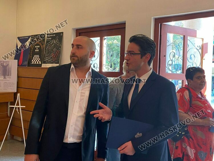 Министър Атанасов: От Хасково започна любовната ми афера с театъра, която ще продължи докато съм жив