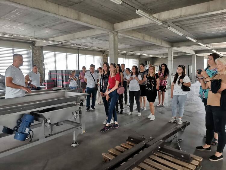 Гимназията по туризъм демонстрира иновативни уроци пред гости от три училища