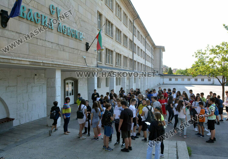 85 ученици от 7 клас и 123 от 10-ти не се явиха на националния изпит по БЕЛ