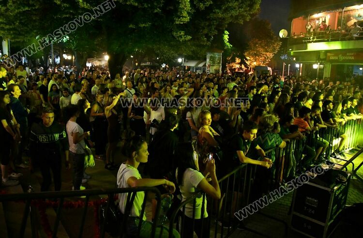 Министър Атанасов: От Хасково започна любовната ми афера с театъра, която ще продължи докато съм жив