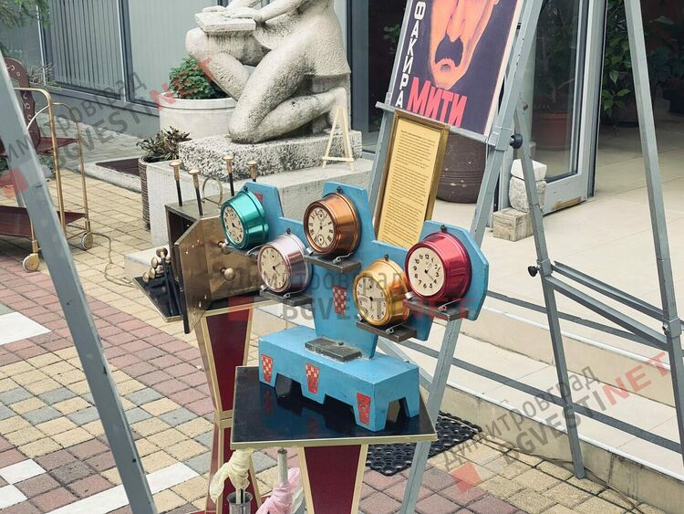 Музика, магия, танци, Астор, Сенко, факира Мити в лятна читалня на ГБ