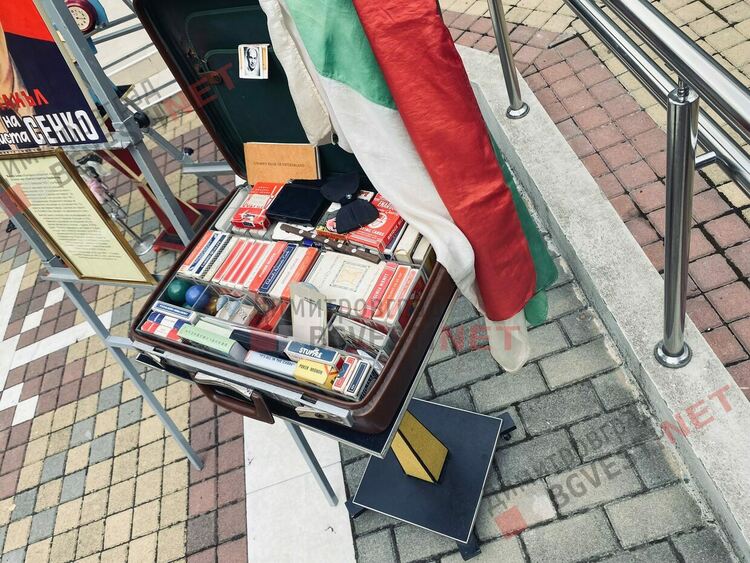 Музика, магия, танци, Астор, Сенко, факира Мити в лятна читалня на ГБ