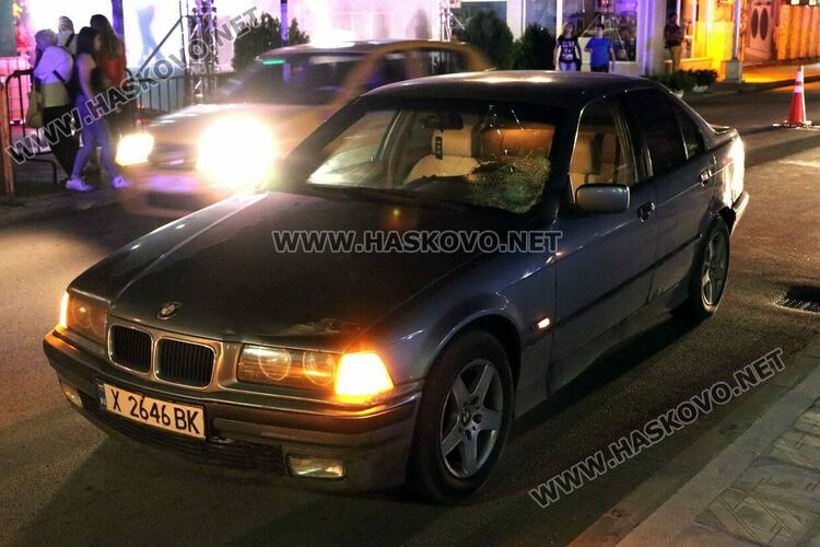 Младеж с БМВ рани пешеходец в Хасково, моторист падна на платното