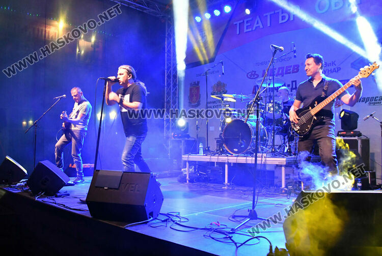 Министър Атанасов: От Хасково започна любовната ми афера с театъра, която ще продължи докато съм жив