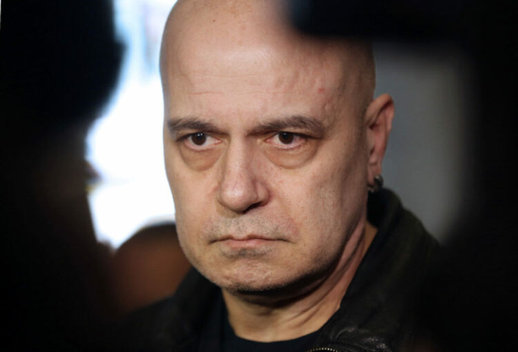 Слави Трифонов ще заведе дела срещу Кирил Петков, Асен Василев и Радостин Василев