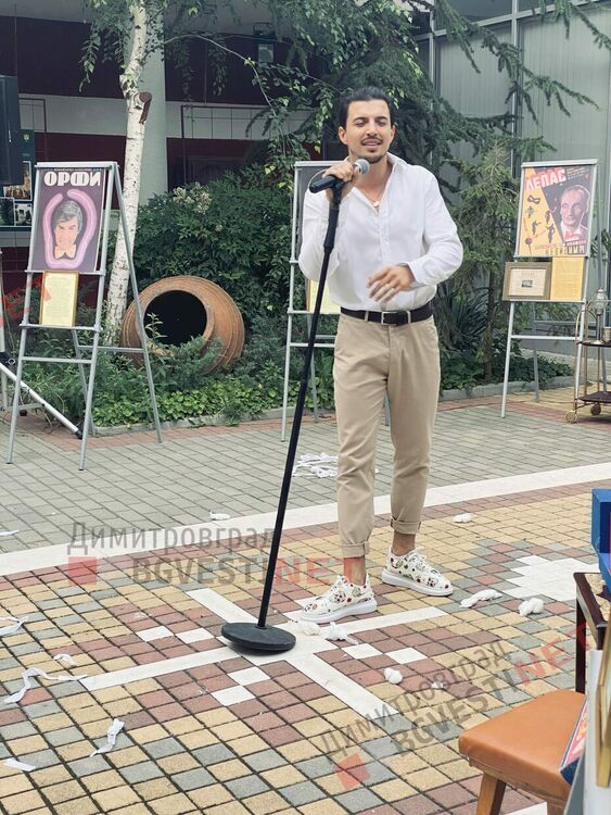 Музика, магия, танци, Астор, Сенко, факира Мити в лятна читалня на ГБ