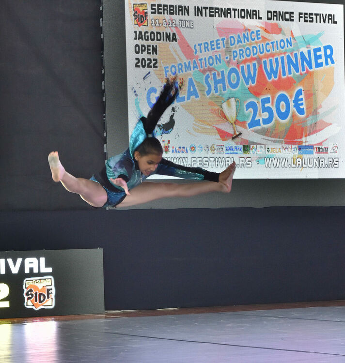 4 купи и медали за „Милениум Арт“ от международен фестивал в Сърбия