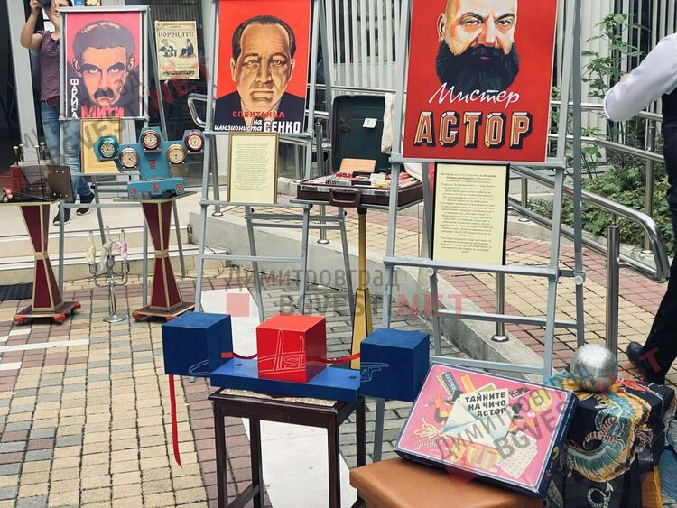 Музика, магия, танци, Астор, Сенко, факира Мити в лятна читалня на ГБ