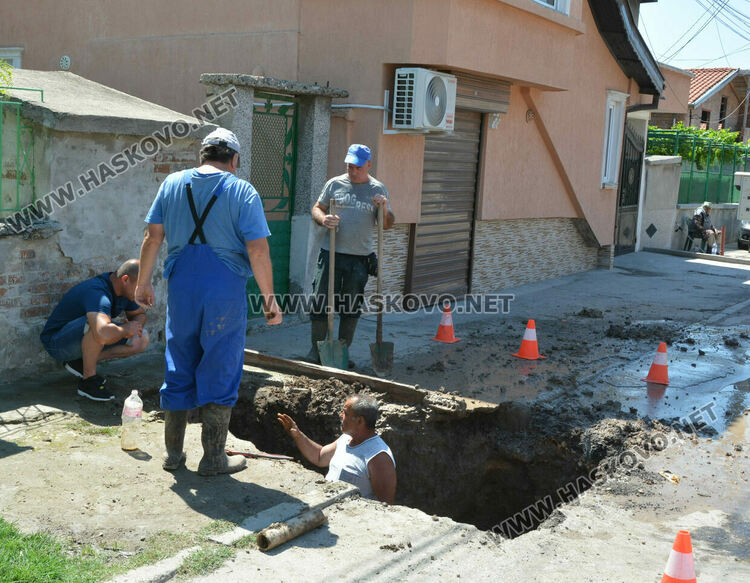 ВиК с акция срещу длъжници в „Република“: плащат, когато багерът започне да копае