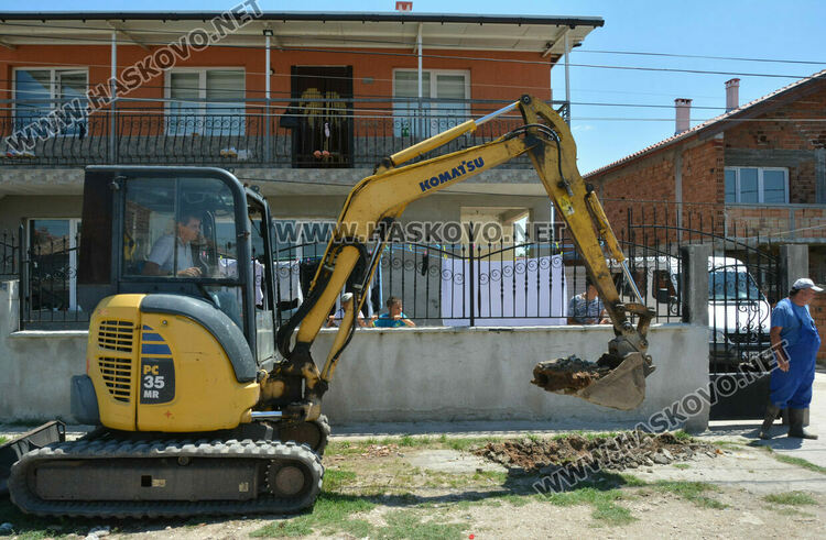 ВиК с акция срещу длъжници в „Република“: плащат, когато багерът започне да копае