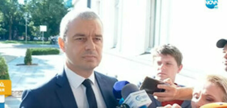 Костадинов: Ако е водена двойна дипломация по отношение на РСМ, това е държавна измяна