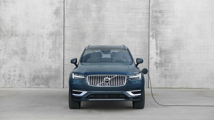 Volvo XC90 Recharge е с 455 к.с. и пробег само на ток от 68 км